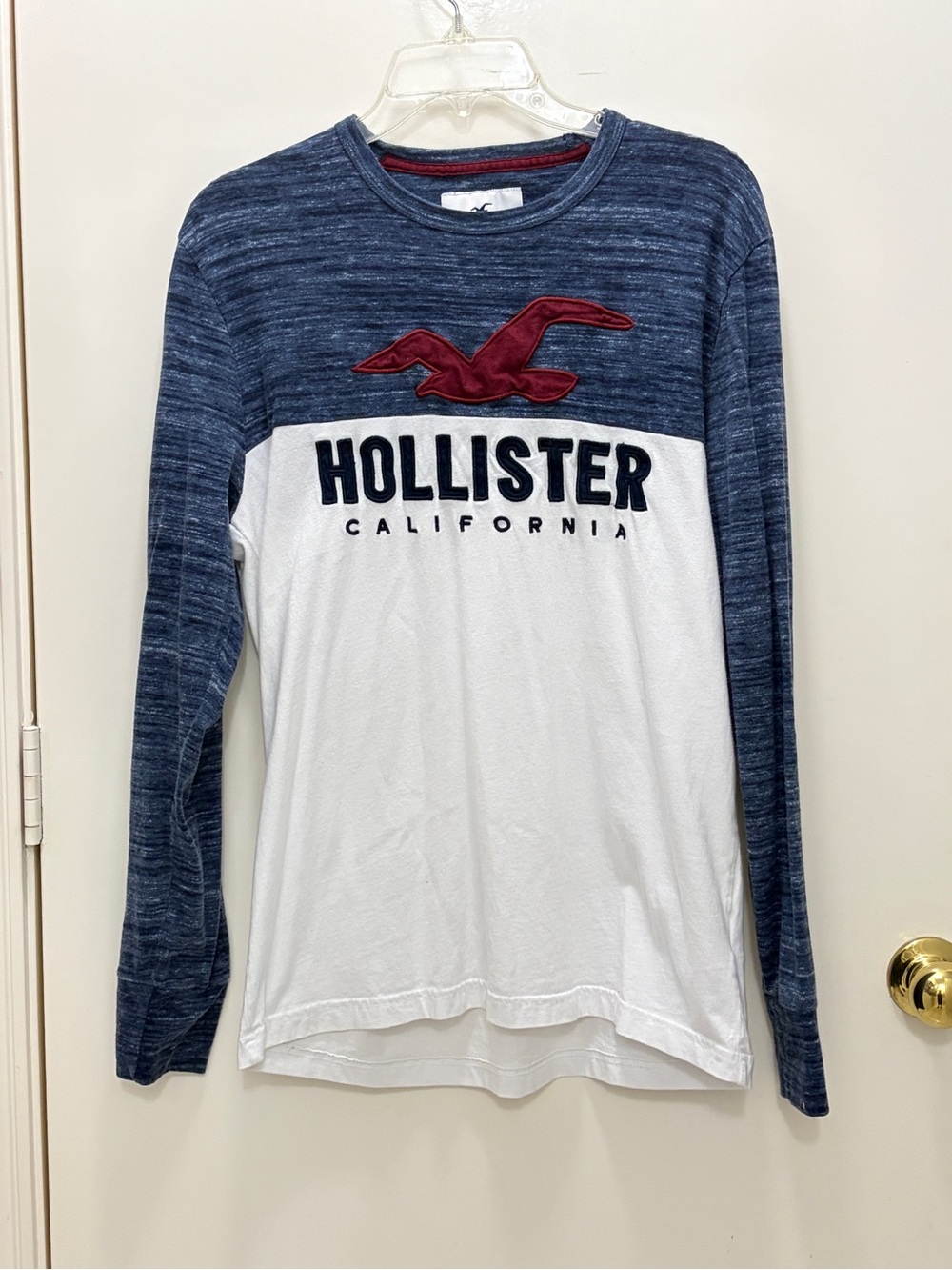 Hollister Men's Long Sleeve Tee - Navy, White & Red Logo Y2K 2000s Retro Preppy